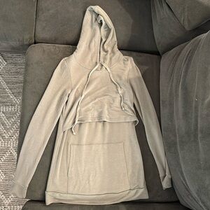 Latched mama nursing hoodie xs
